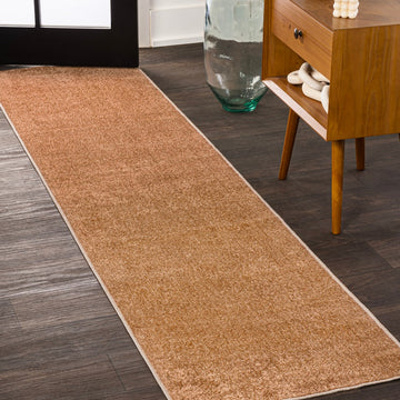 Twyla Classic Solid Low-Pile Machine-Washable Area Rug